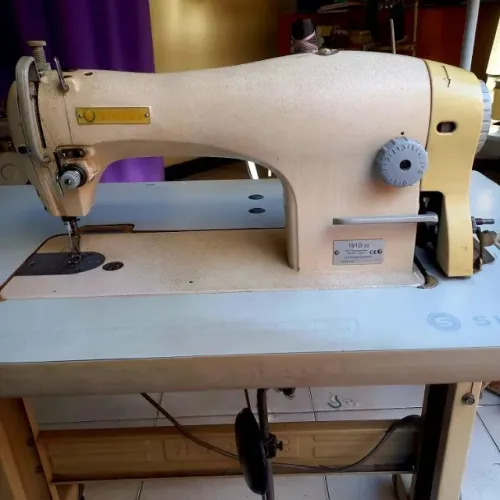 MÁQUINA DE COSTURA INDUSTRIAL RETA
