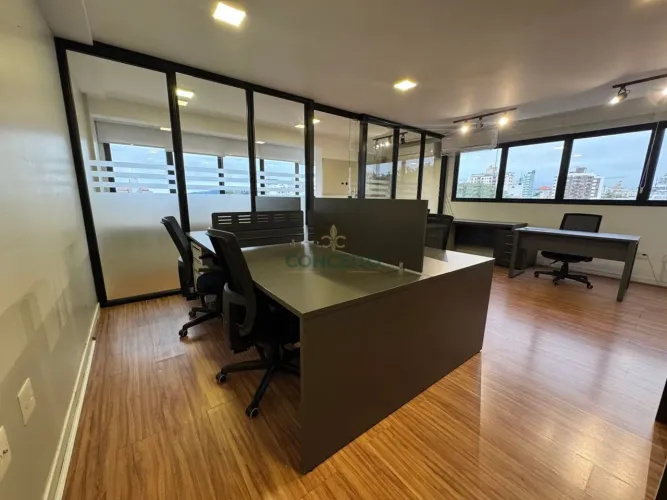 Sala Comercial Finamente Mobiliada para Venda no Coral Corporate Coqueiros, Fpolis