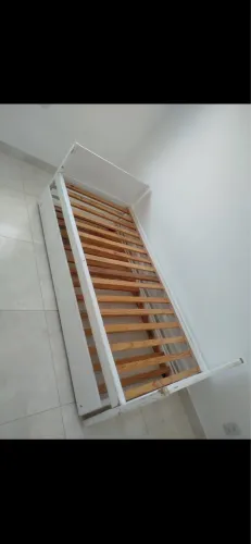 Cama estilo montesoriana com auxiliar 