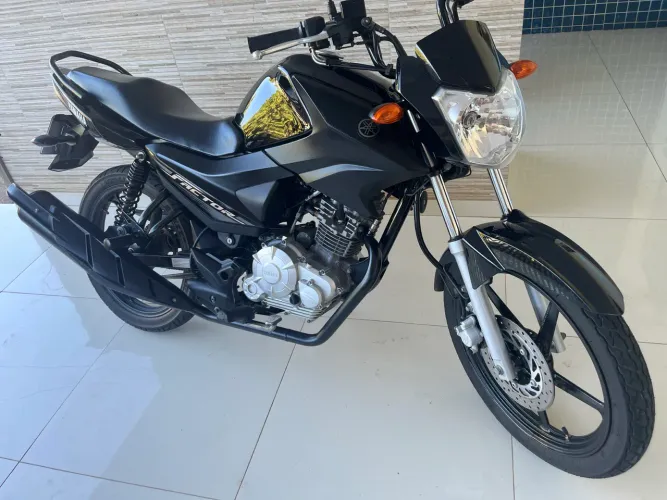 YBR 2025 troco por carro