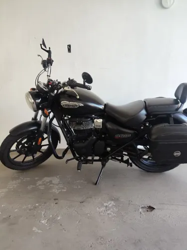 Meteor 350 versão Stellar Black 