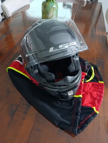 Vendo capacete semi-novo!!!