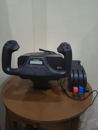 Controle de Simulação de Voo Logitech simulador, Preço negociável e garantia até outubro.