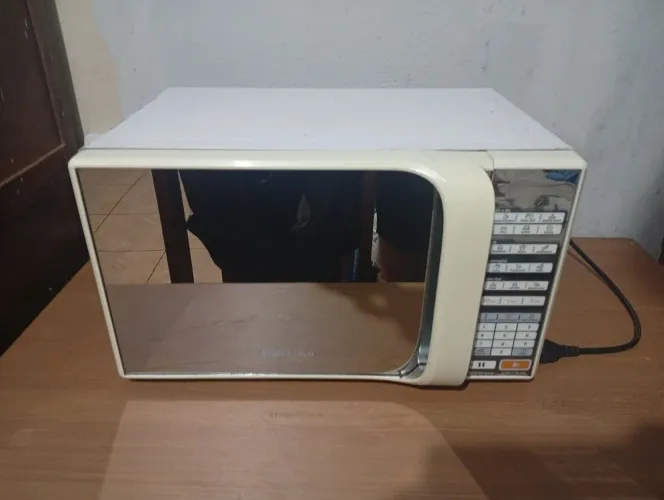 Micro-ondas Midea Espelhado