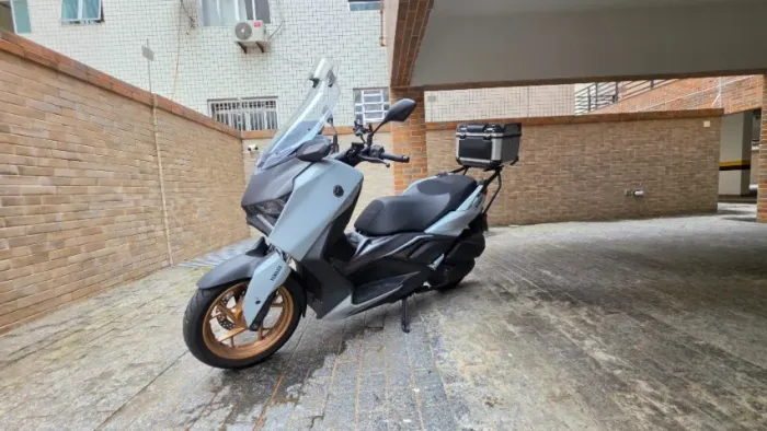 XMAX 300