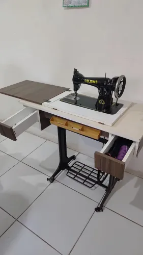 Máquina de costura manual