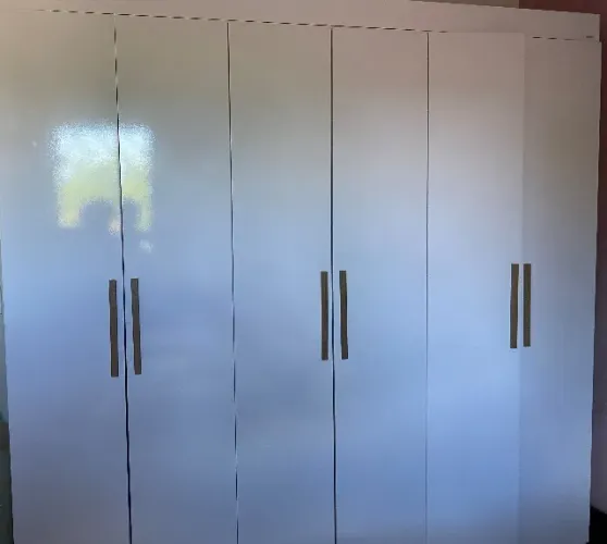 Guarda-roupa em ótimo estado de conservação