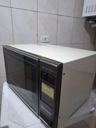Vendo Micro-ondas 50 litros  impecável 