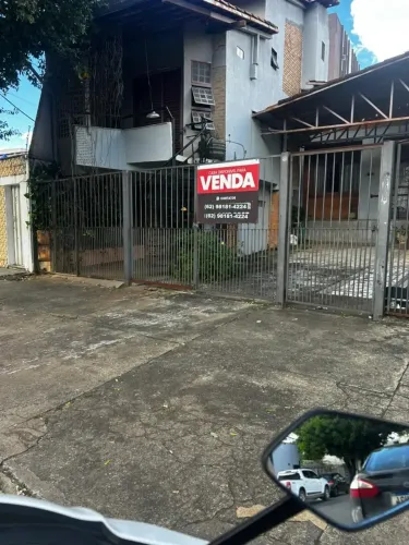 Casa a venda possui 242 m2 e terreno 434m2 com 5 quartos em Setor Central - Goiânia - GO