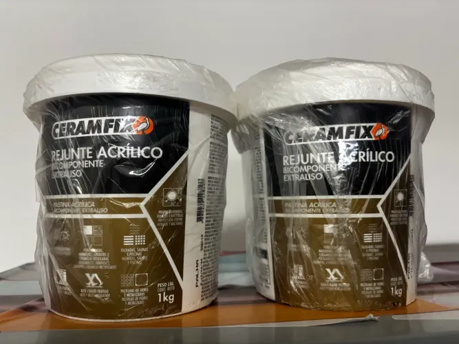 Rejunte acrílico bicomponente extra liso