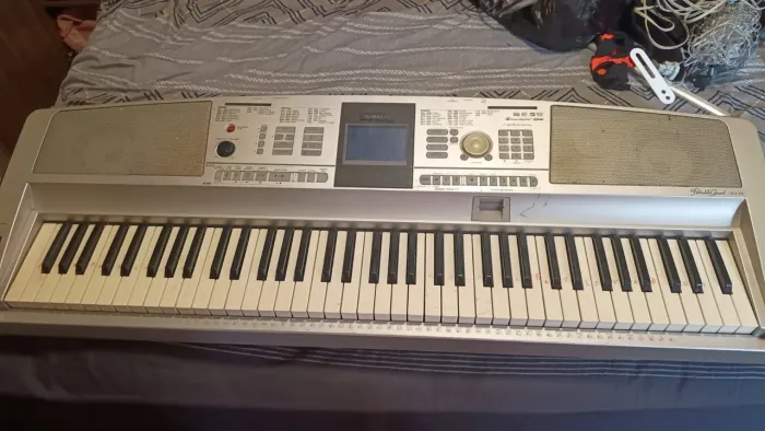  teclado arranjador Yamaha Portable Grand DGX-305