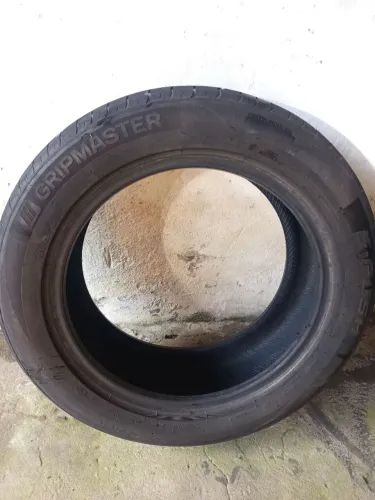 vendo 1 pneu perfeito estado de uso , medidas, 205, 55, aro 16 chamar do ZAP *