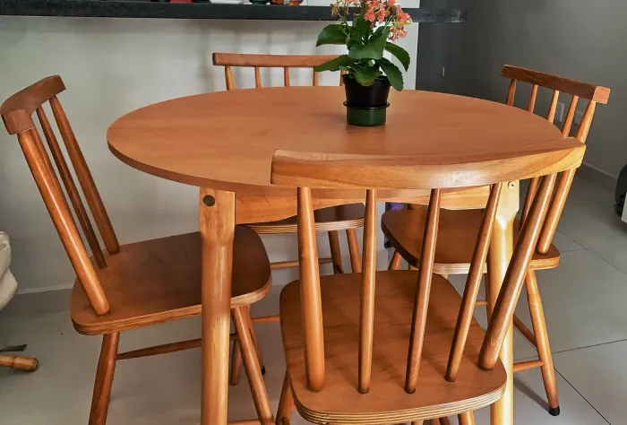 Mesa de Jantar + 4 cadeiras