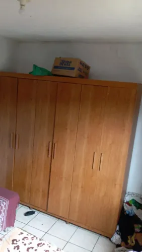 Vendo Guarda roupa 6 portas ? de madeira 