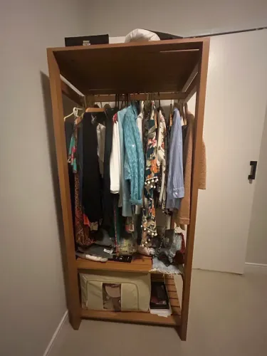 Closet aberto/arara em madeira 