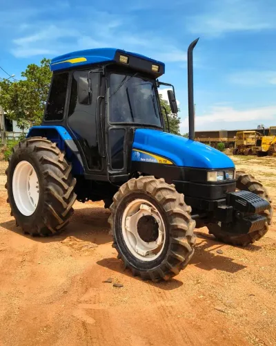 TRATOR AGRÍCOLA NEW HOLLAND TL75E