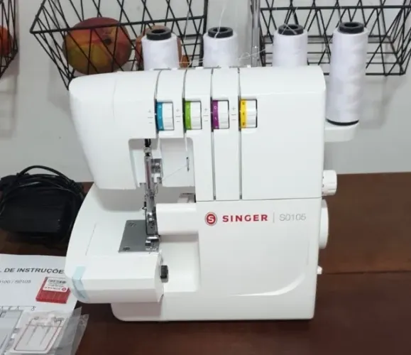 Máquina de costura Overlock Singer S0105