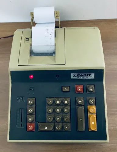 Calculadora Vintage Facit Anos 70 - Modelo 2520/1204 Raridade