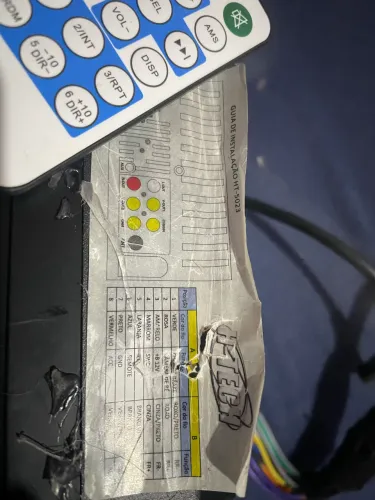 A venda multimídia semi nova com controle 