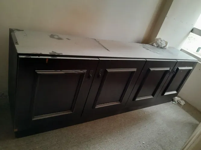 Armário de Sobrepor com Detalhes