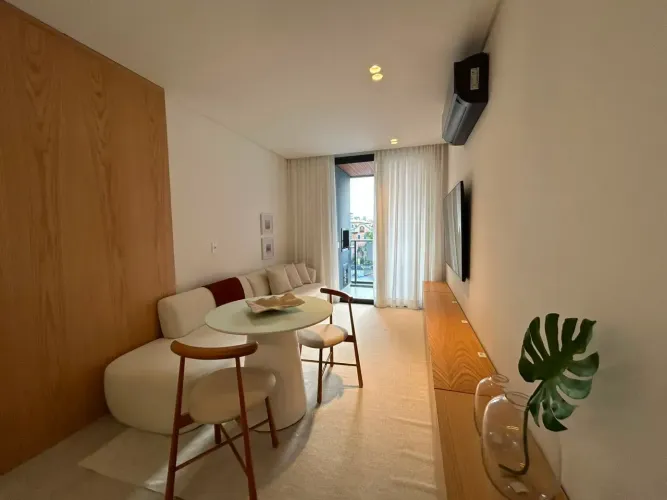 Apartamento à venda em Jurerê, com 2 Suítes, mobiliado a apenas 50 metros do mar