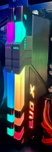 Memória EVO X || RGB DDR4 16GB 3600MHz (leia a descrição)