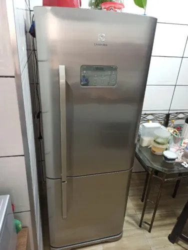 Geladeira Electrolux inverse inox seminova