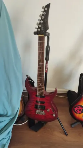 Guitarra Golden com suporte e capa e proteção