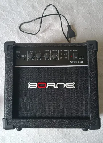 Caixa amplificada Borne Strike G30 15W RMS
