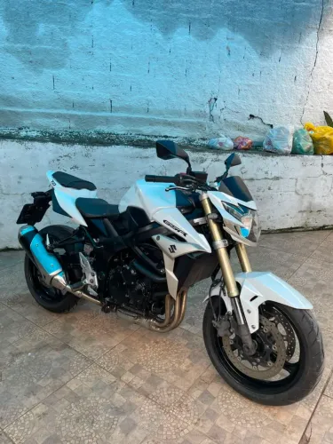 GSR 750 ano 2014 baixa km