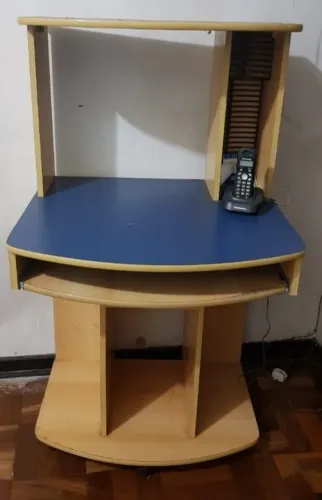 Mesa pra escritório e estudos.