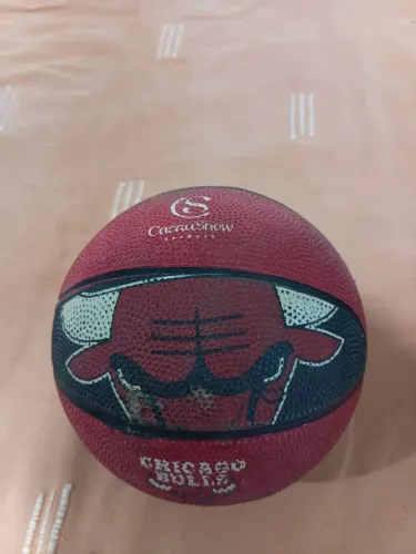 Minha bola de basquete do Chicago Bulls com parceira da Cacau Show