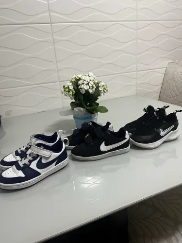 3 tênis da Nike original meu filho perdeu n 27/28 