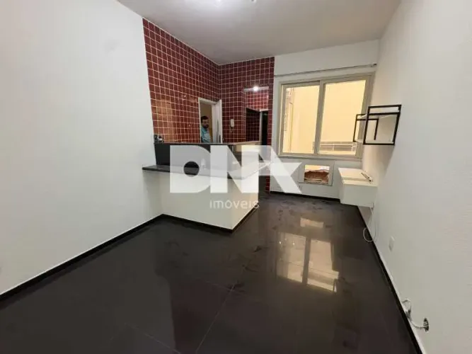 Apartamento : / Residencial / Catete