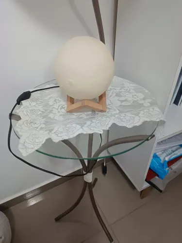 Abajur de pé com mesa de vidro