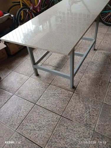 Mesa retangular tampo granito