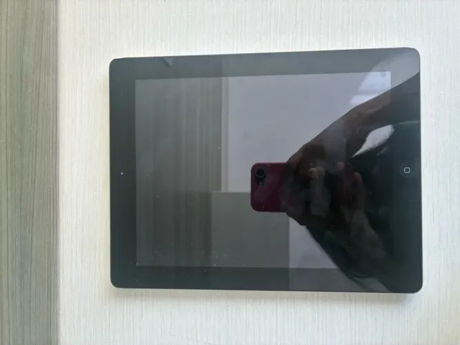 Vendo iPad de 2.ª Geração (16GB - Wi-Fi) vendido EXCLUSIVAMENTE COMO CARCAÇA / PARA PEÇAS