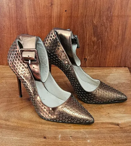 Scarpin bo.bô Cobre Salto Fino
