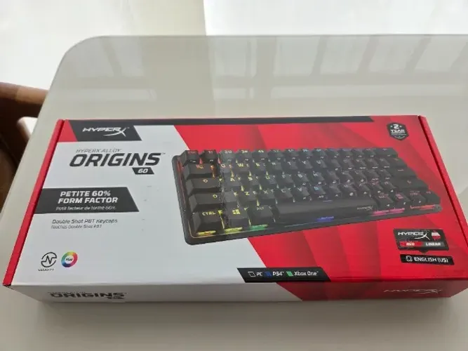 Teclado mecânico HyperX Alloy Origins 60 preto RGB