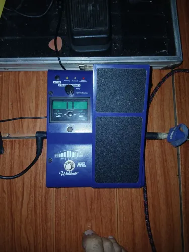 Waldman HP-100 Harmony, Pitch Shifter/ Whammy com pedal de expressão