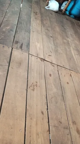 Vendo madeira de uma casa