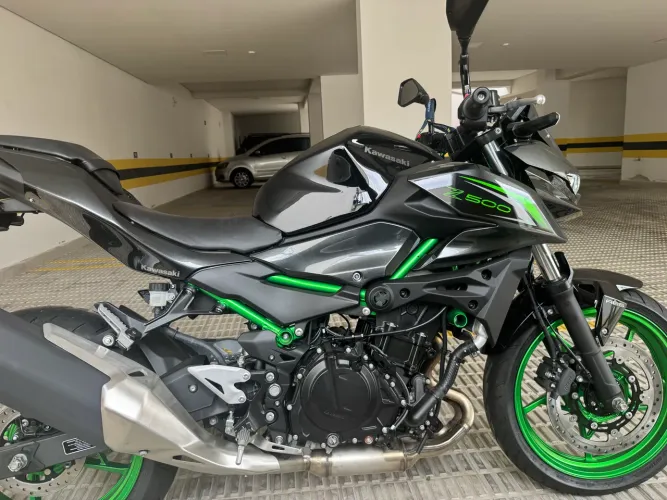 MOTO KAWASAKI IMPECÁVEL