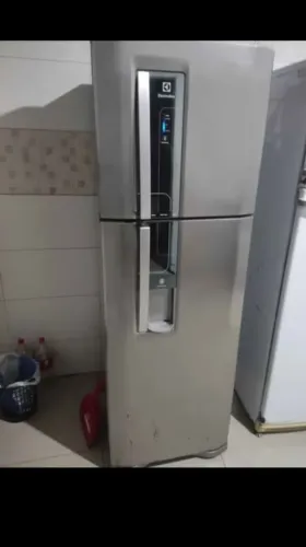 Vendo ou troco geladeira Eletrolux inox (LER O ANÚNCIO E JA ESTA NO PREÇO MÍNIMO)