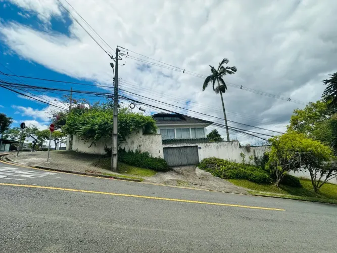 Imóvel Comercial Melhor Esquina Mercês! 700m² útil em 1.600m² total!