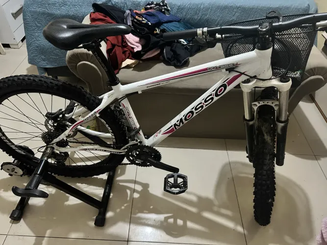 Bike toda deore suspensão e freios hidráulicos 