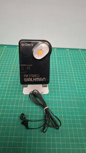 Sony FM estéreo walkman anos 90 funcionando