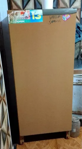 Vende se geladeira