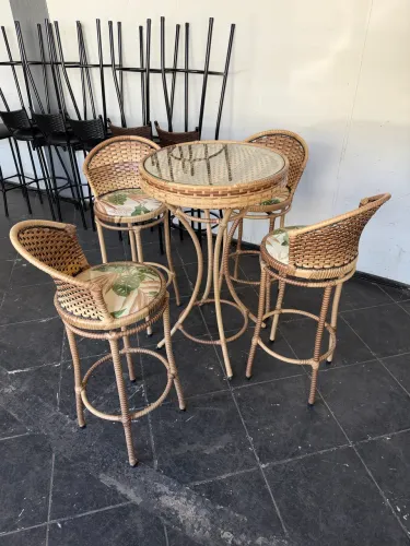 Mesa bistrô a pronta entrega