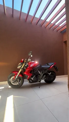 CB1000R Vermelha 2013 