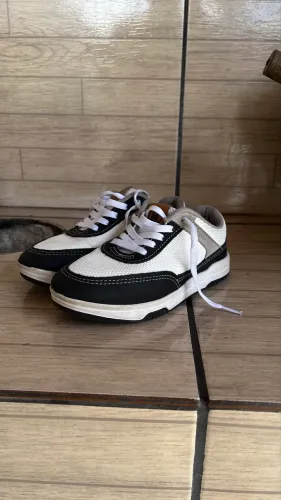 Tênis Infantil Casual Preto e Branco - Nº 30 - Quase Novo!